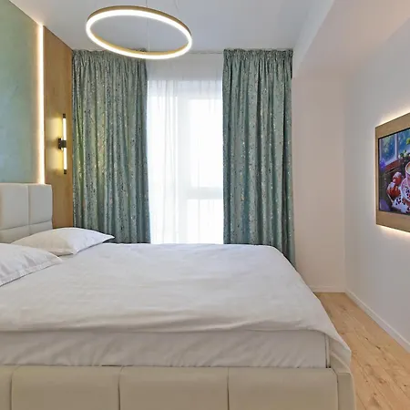 아파트 Ada Homes Coresi 302 *