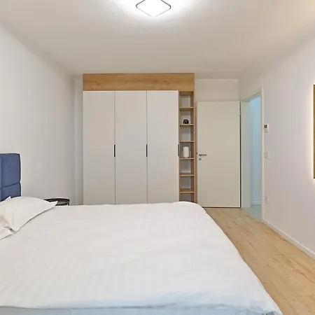 Lägenhet Ada Homes Coresi 302 *