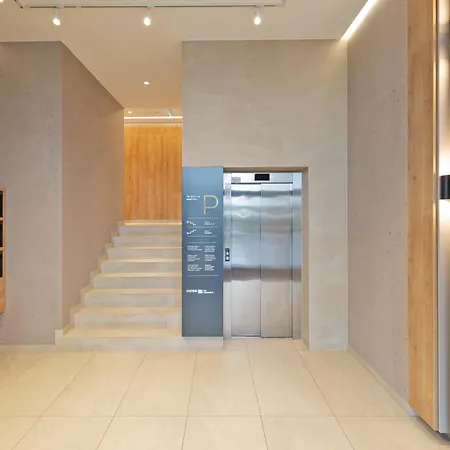 Ada Homes Coresi 302 아파트