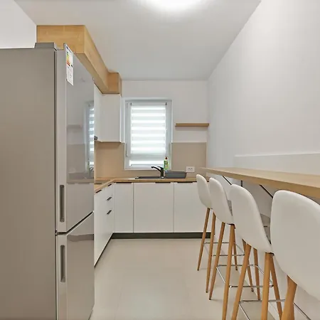 아파트 Ada Homes Coresi 302 *