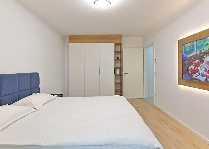 Apartman Ada Homes Coresi 302 *